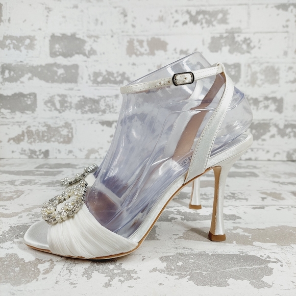 New Badgley Mischka Nixie White Charm Heeled Sandal H658 - Picture 1 of 14